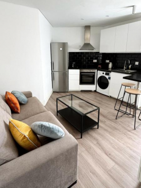 Modern City Centre Two Bedroom Windsor Apartment - Grand Central House